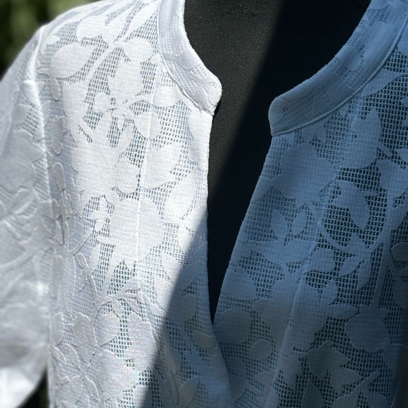 Chico’s White Boho Wooden Button Blouse - Picture 7 of 9